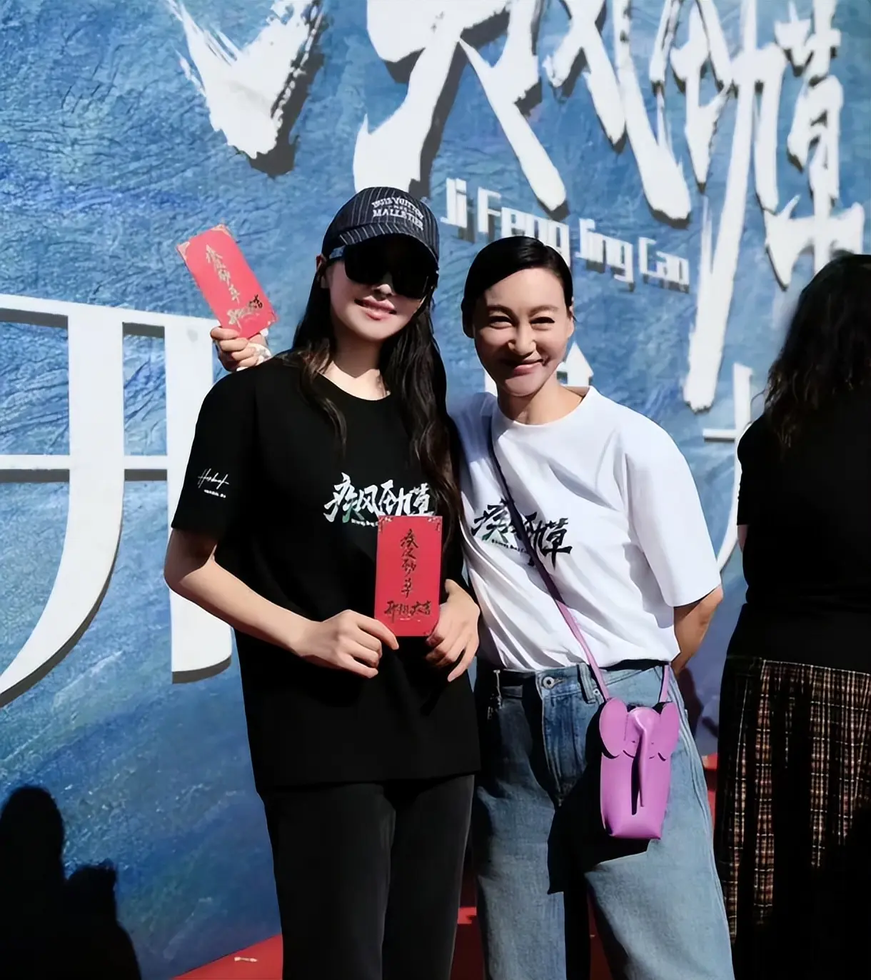 郑晓龙新剧开机，周冬雨沦为配角，看到女主不少网友表示想弃剧