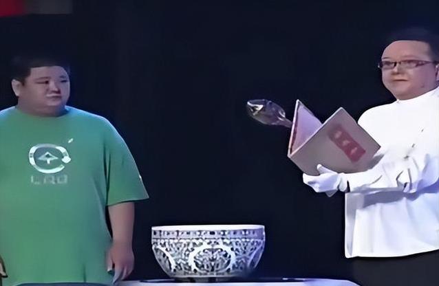 王刚砸宝引争议，身家10亿是谣言，真相却让人泪目