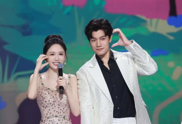 以为陈乔恩保养得够好了，直到看见50岁的陈紫函，和鲍蕾区别太大