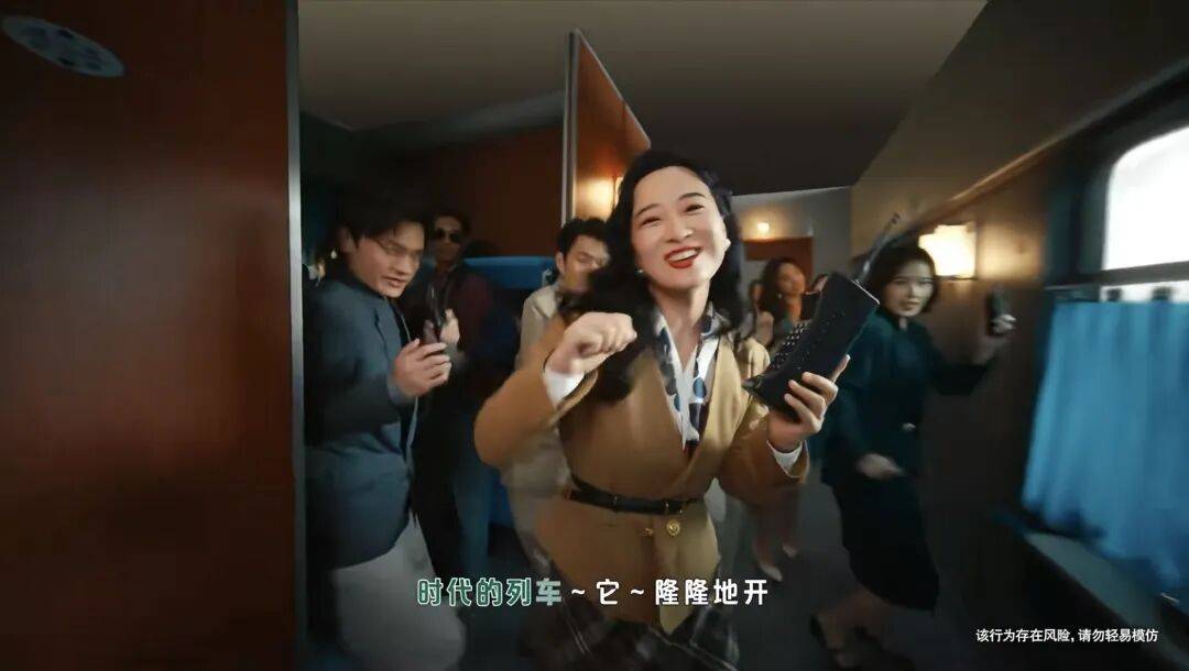 同样是拍牛奶广告，把43岁贾玲与45岁贾冰放一起看，差别就出来了