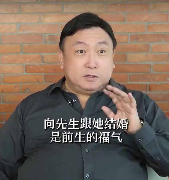 向太年轻时有多厉害？王晶一番话给出答案，漂亮的人成功有原因