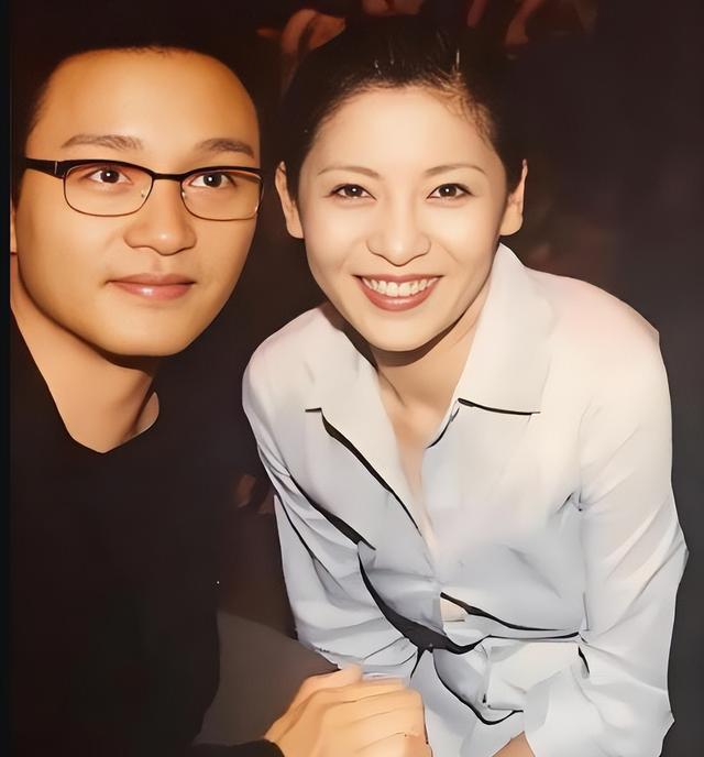 向太年轻时有多厉害？王晶一番话给出答案，漂亮的人成功有原因