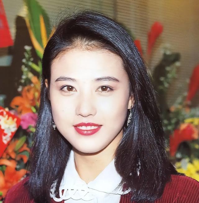 儿女再亲不如钱亲！周海媚去世不到两年，豪宅被挂急售、狗被送人