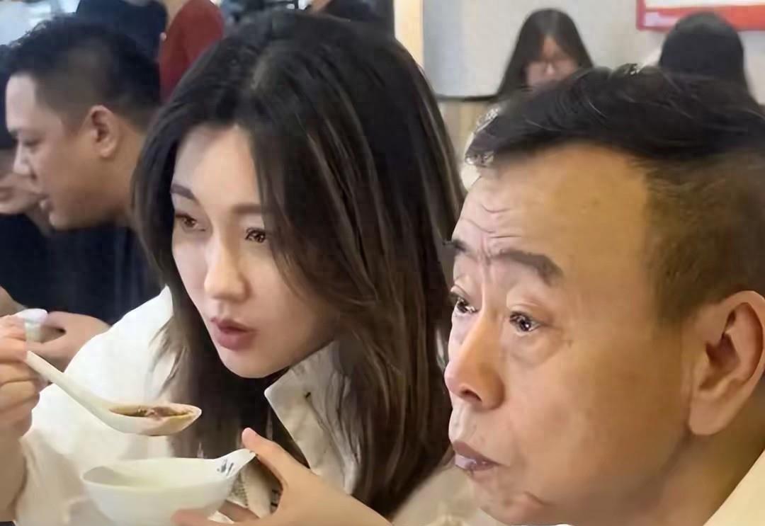潘长江女儿：结婚13年，为何如今不与丈夫同居住娘家？