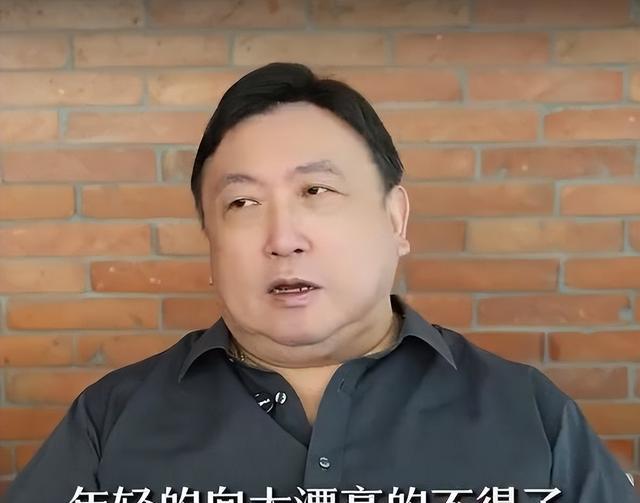 向太年轻时有多厉害？王晶一番话给出答案，漂亮的人成功有原因