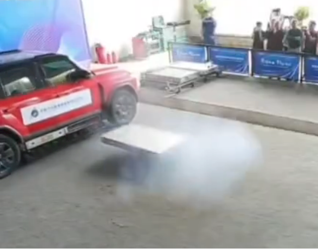 电池 “自动弹射”争议发酵！涉事方最新回应来了：不安全不弹射采购|汽车产业|汽车配件|机加工蚂蚁智酷企业交流社群中心