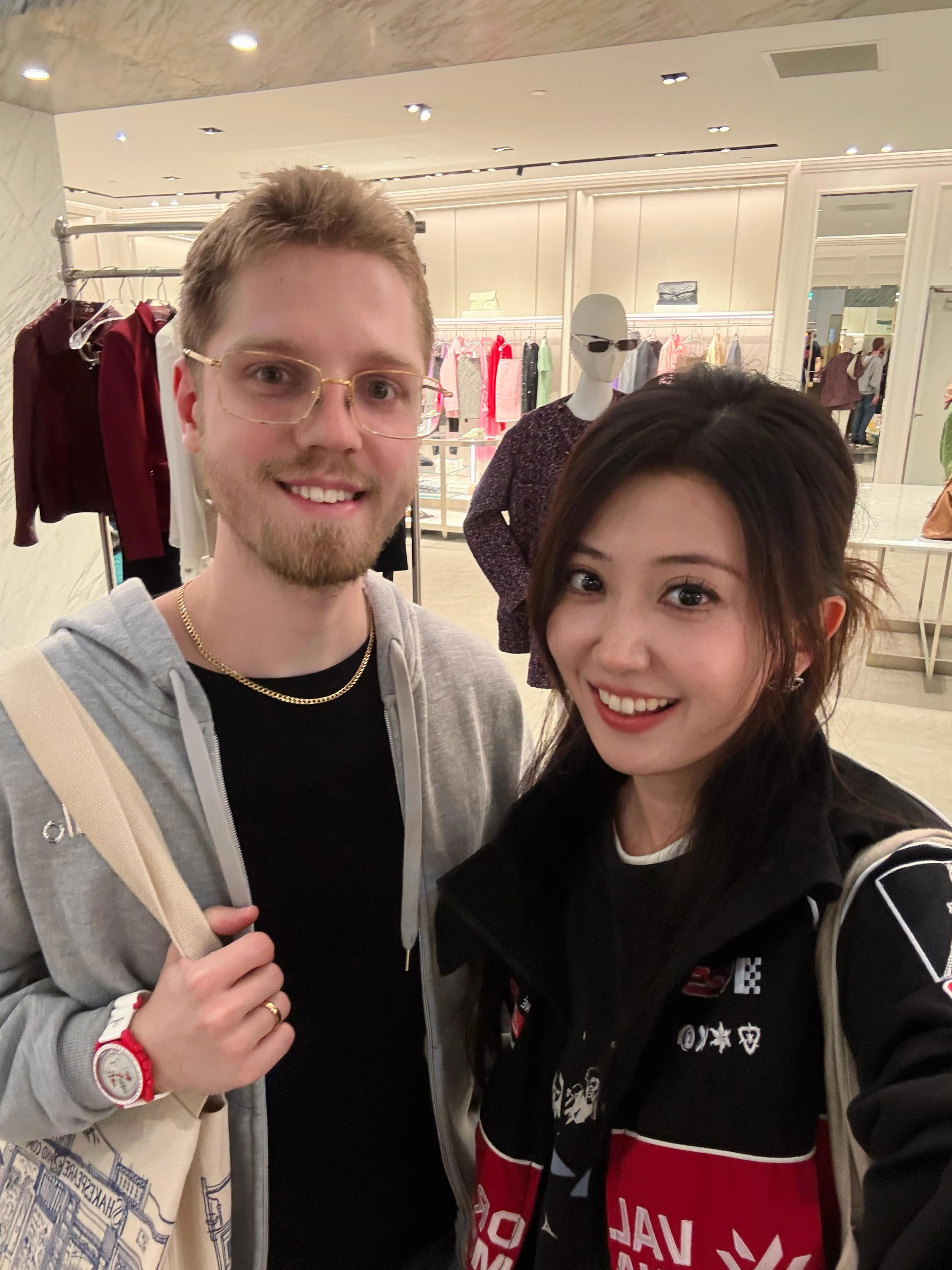 唯嘉和一意偶遇Demon1：我说老佛爷怎么这么热，偶遇了魔哥