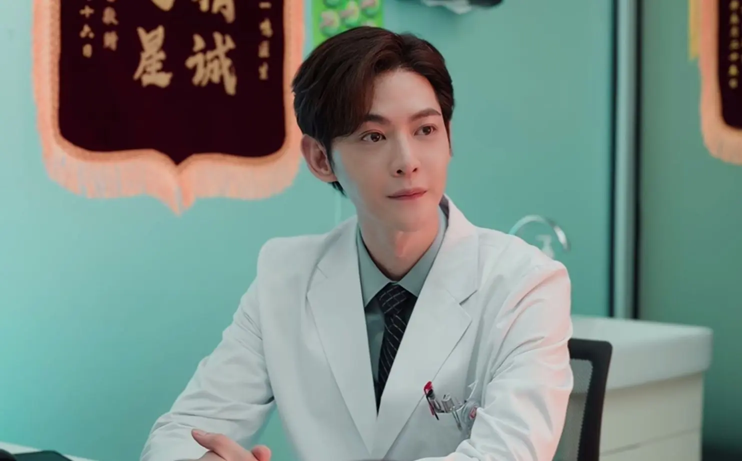 《许我耀眼》直到被于一鸣追求，乔琳才知，许妍对她的报复有多狠