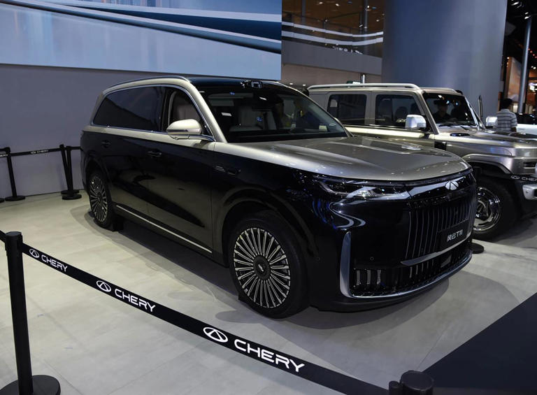 又一国产旗舰SUV，5205mm车长6座布局，综合续航1400公里