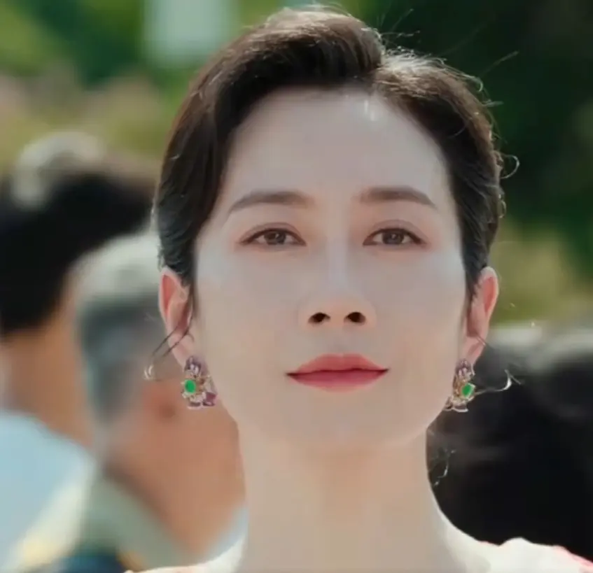 《许我耀眼》沈皓明父子争当许妍榜一大哥，于岚力挺前儿媳，方蕾自讨没趣