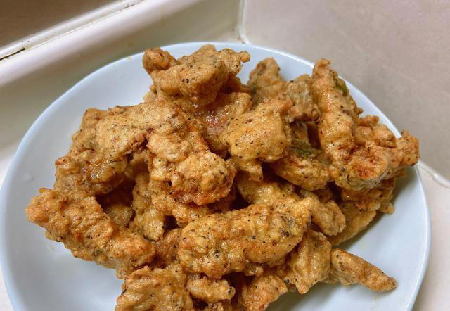 炸酥肉到底用面粉还是淀粉？大厨教正确做法，外酥里嫩，越嚼越香