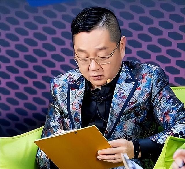 从央视名嘴到跳梁小丑，被称为“毒舌”的张绍刚，终究活成了笑话