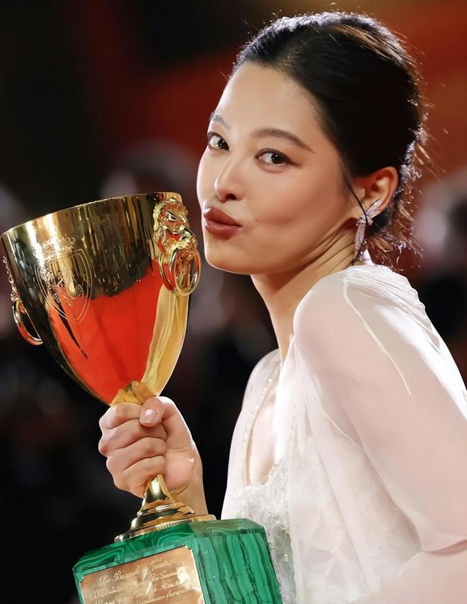 嘲讽陈道明忍了，八卦王家卫也忍了，但听秦雯吐槽游本昌真忍不了