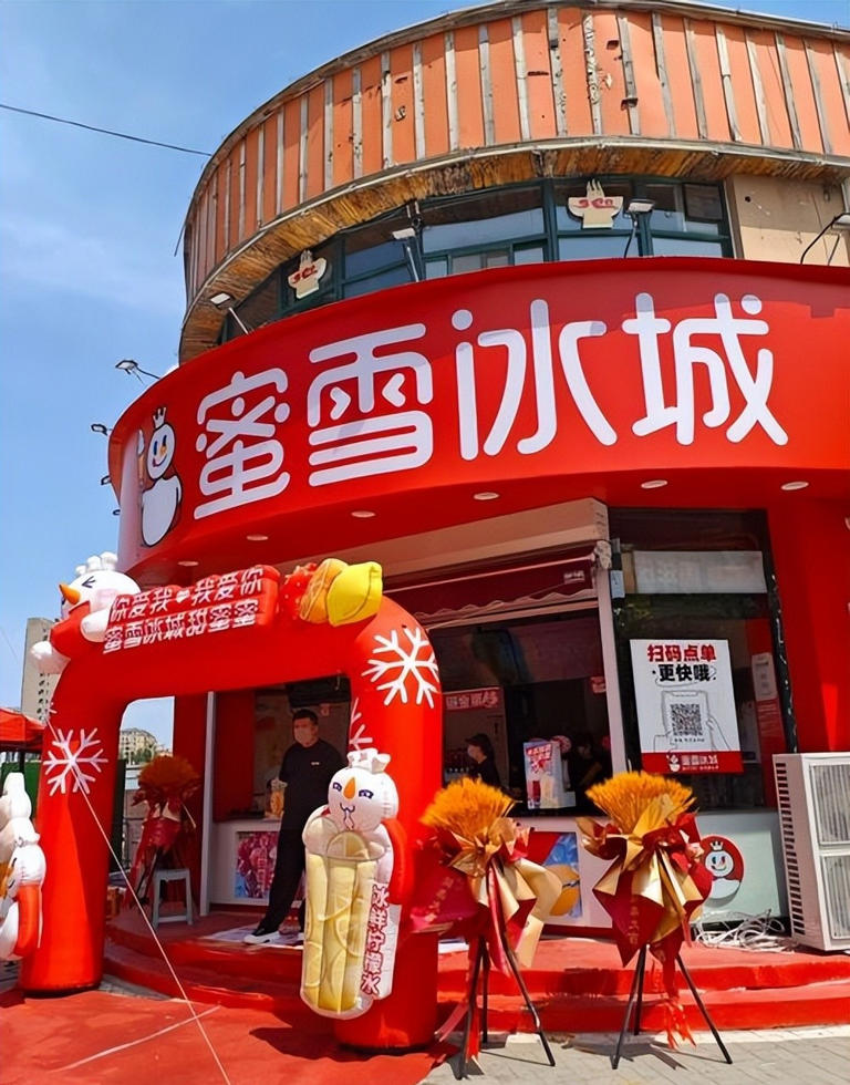 西贝6千万打水漂，蜜雪冰城隔夜柠檬却圈粉，下十年品牌就拼这个