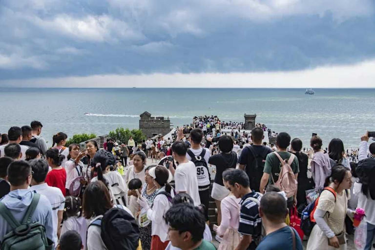 从淡季冷清到四季爆满，山海关靠“友好城市”破局