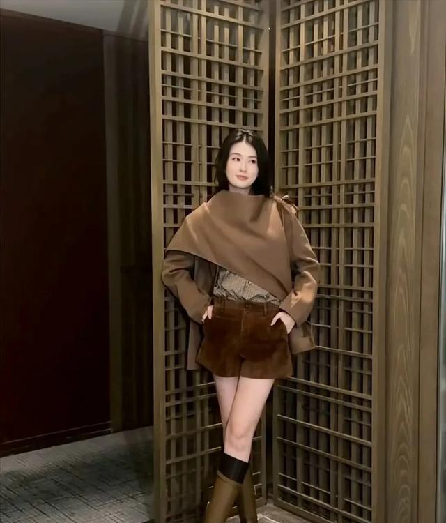 乔欣最新露面，变得好漂亮有点“撞脸”张曼玉，不演戏可惜了