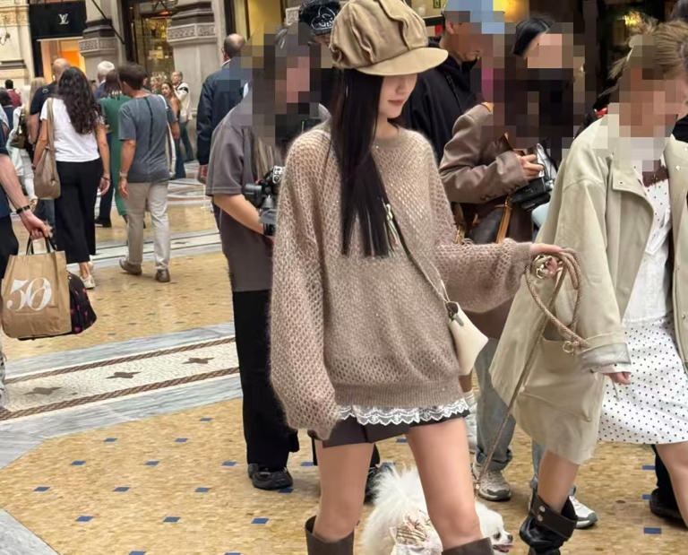 李一桐米兰被李现抓拍：生图像偶像剧，网友却问 “3 天重叠行程咋这么巧？”