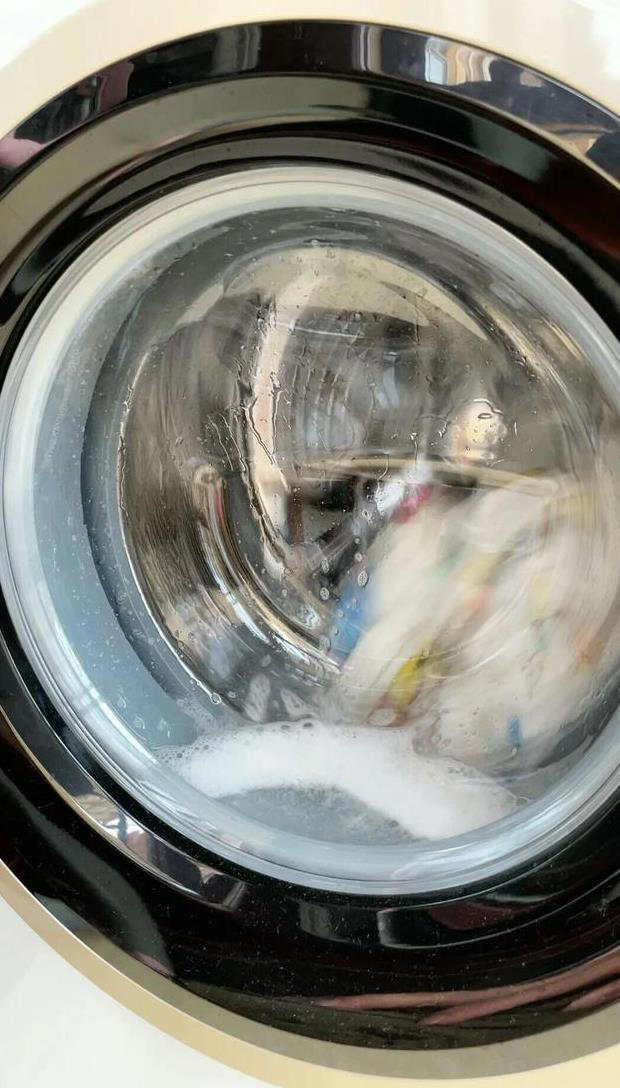 为什么年轻人都不用滚筒洗衣机了？听内行人说完，恍然大悟！