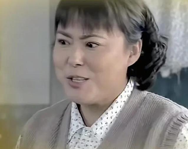 54岁李菁菁惊艳逆袭，吃素多年身形大变，高秀敏女儿点醒她