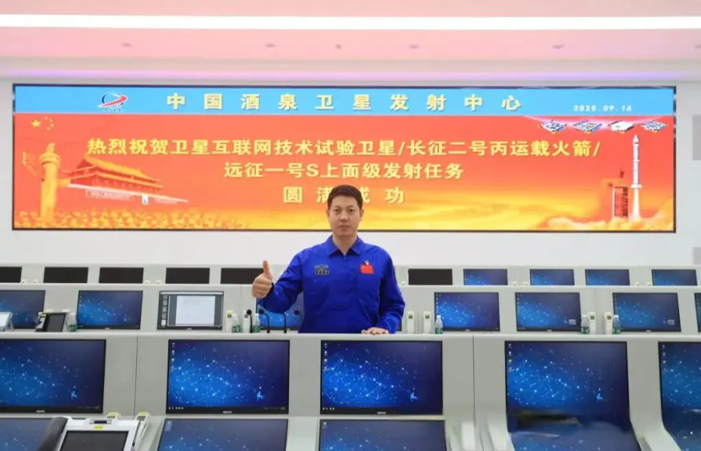 戈壁十六载坚守！周永刚化身0号指挥32次护火箭精准飞天