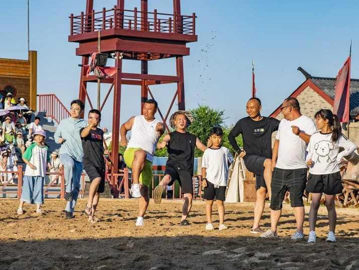 从淡季冷清到四季爆满，山海关靠“友好城市”破局