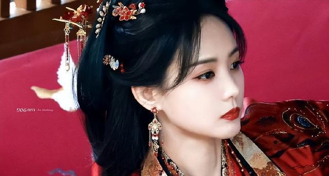 李一桐从崩牙到缺牙照公开，除了搞笑、心疼更多的还是敬佩！