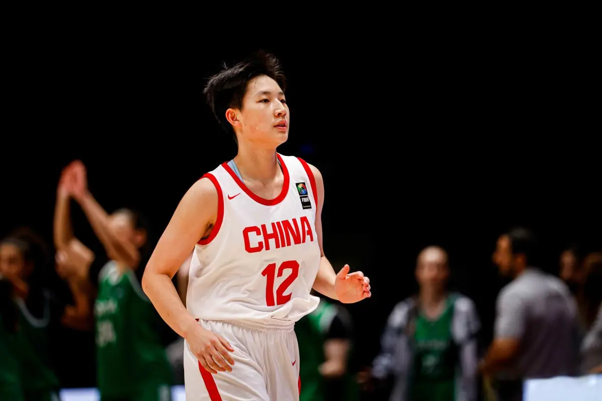 女篮狂赢66分！李月汝妹妹爆发了，8中5砍10+9，李沅珊4中1仅3分