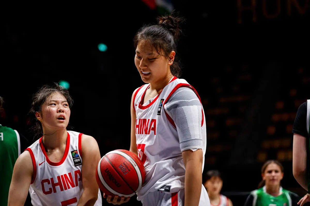 女篮狂赢66分！李月汝妹妹爆发了，8中5砍10+9，李沅珊4中1仅3分