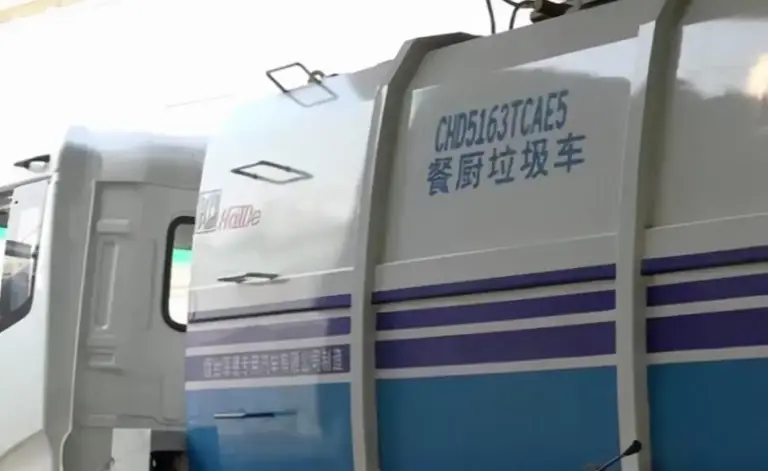 辞去公务员上山养蟑螂，10年养殖40亿只，李延荣如今收入百亿