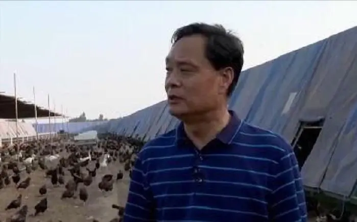 辞去公务员上山养蟑螂，10年养殖40亿只，李延荣如今收入百亿
