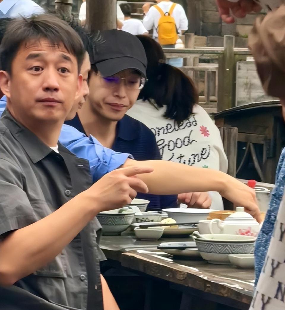 《向往的生活8》定档开播，网友：不该走的走了，该走的却留下了