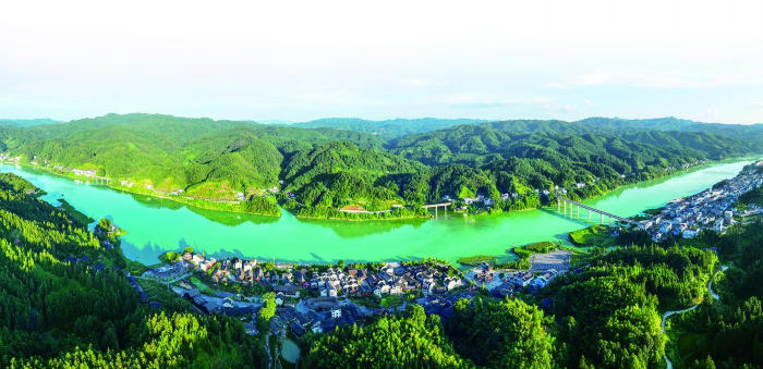 山清水秀的贵州省天柱县坌处镇三门塘村。 新华社图