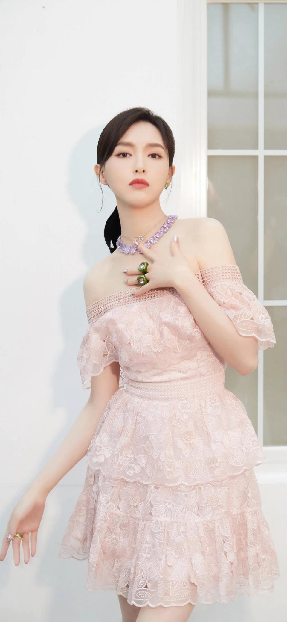唐嫣：粉色蕾丝浪漫，不愧是 “甜姐天花板”