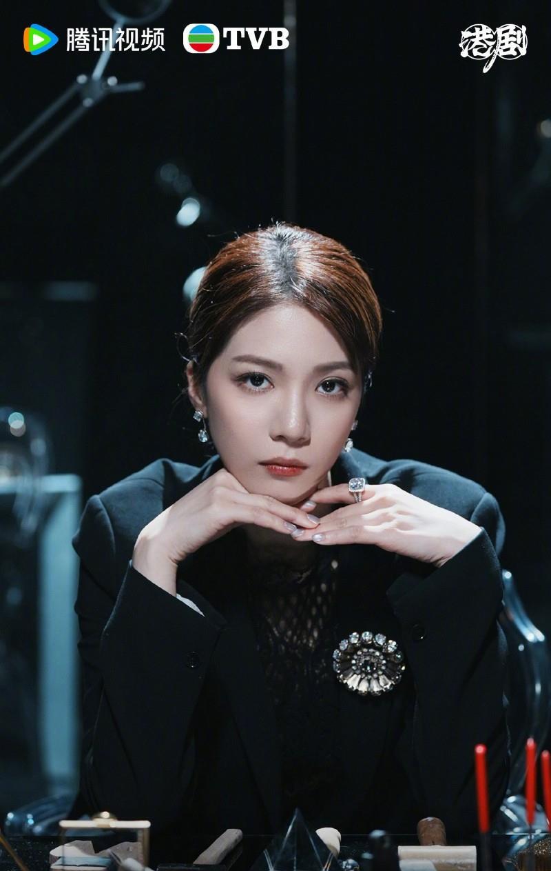 陈晓华主演TVB家族争斗剧《金式森林》，演技进步获观众认可