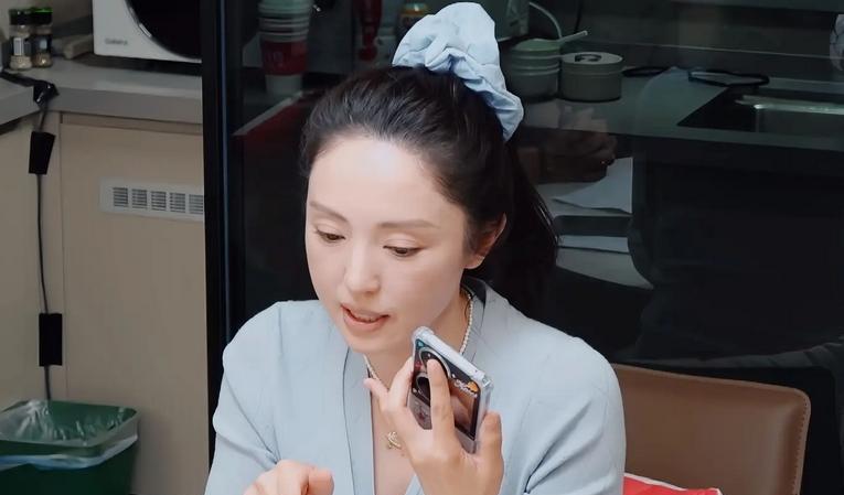 张维伊想婚后财产合并，董璇清醒婉拒：我每分钱都有小酒窝的名字