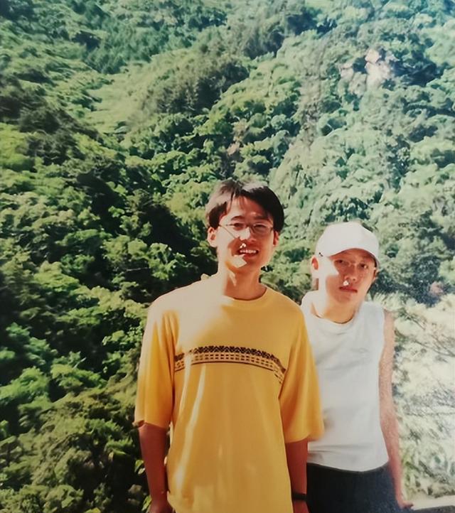 “小孩叔”刘萧旭童年照罕见曝光，没想到那时他“叔感”已经凸显