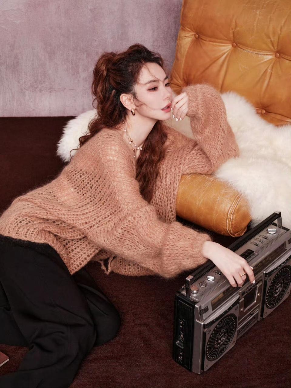 戚薇：松弛感美学！慵懒风教你穿出高级时尚感