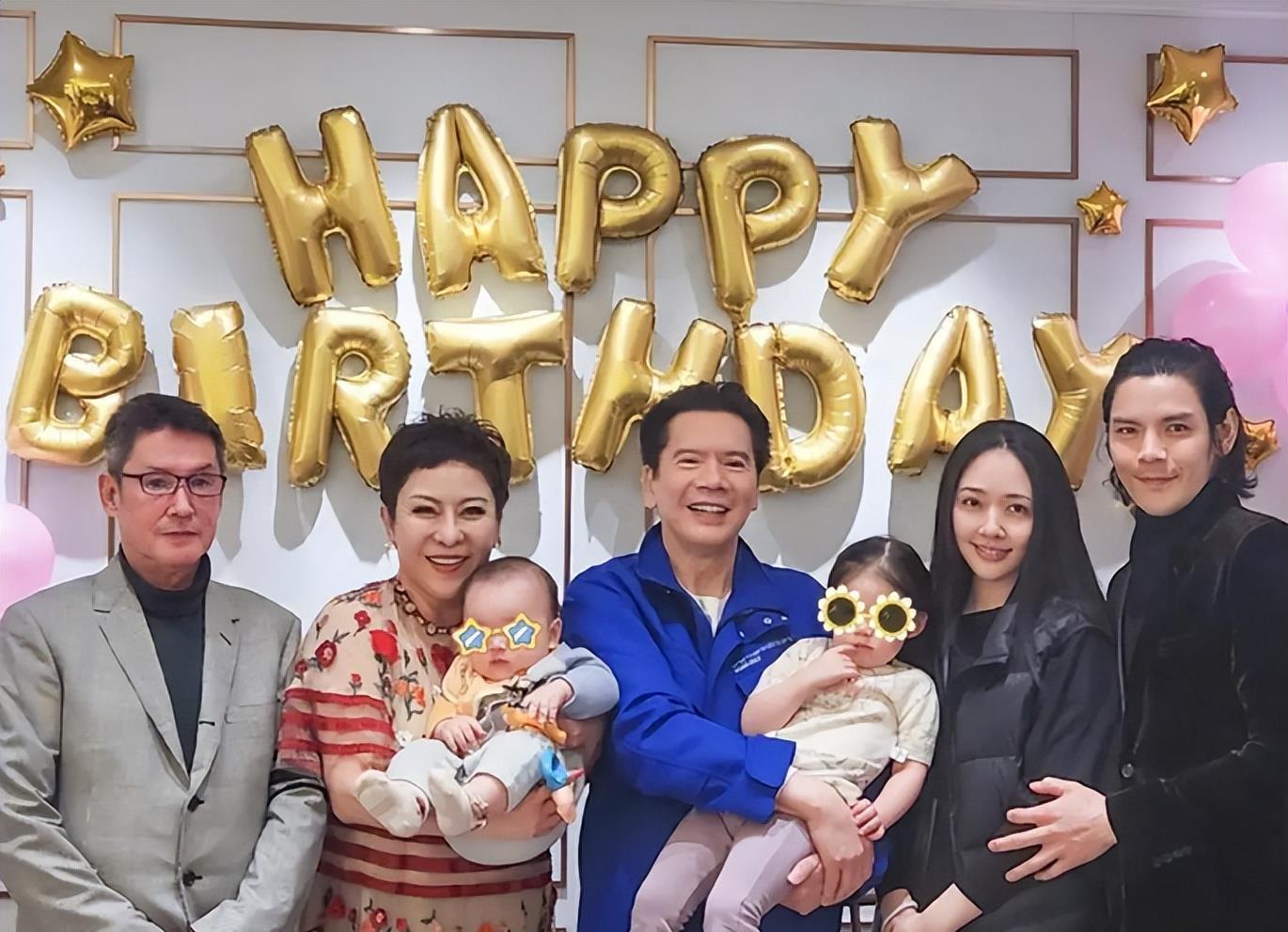 郭碧婷工作踩缝纫机！又美又贤惠梦回“南湘”，凭实力赚钱养娘家