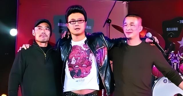 出道十多年后的旭日阳刚，一个早已年入百万，一个却只能在家种田