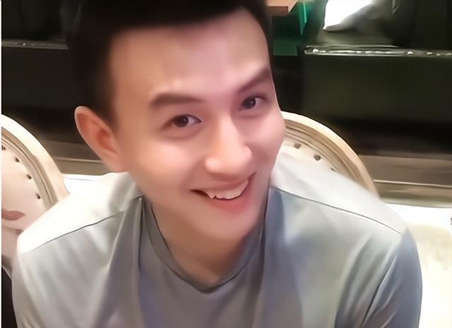 “小孩叔”刘萧旭童年照罕见曝光，没想到那时他“叔感”已经凸显