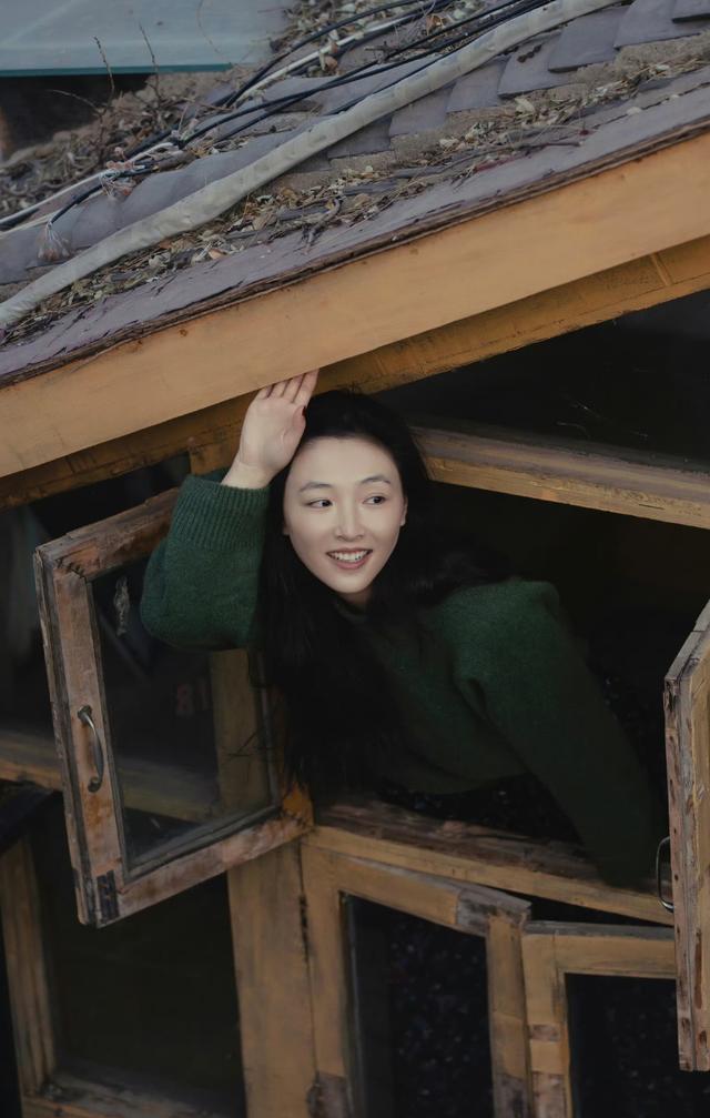 吴倩32岁生日照太治愈！笑容还是当年的模样