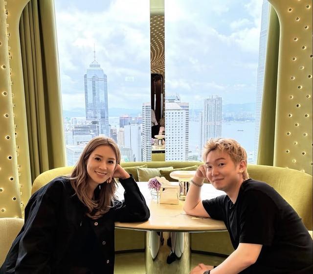 徐子淇近照风采不减，笑容恬淡瘦了不少，42岁已是李家唯一女主人