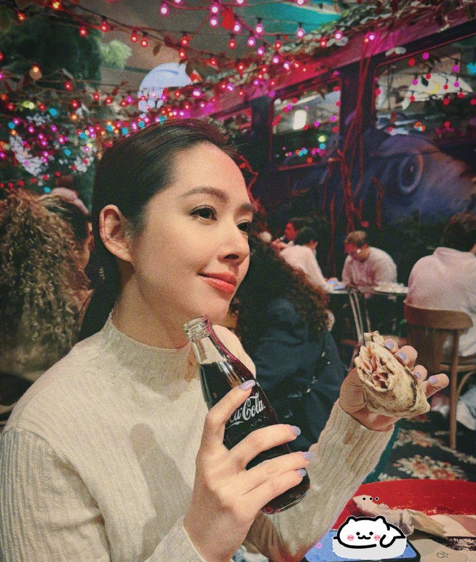 郭碧婷工作踩缝纫机！又美又贤惠梦回“南湘”，凭实力赚钱养娘家