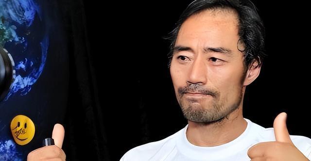 出道十多年后的旭日阳刚，一个早已年入百万，一个却只能在家种田