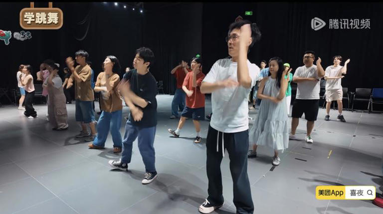 米未10年的内容答案，在《喜人奇妙夜》的每一个舞台里