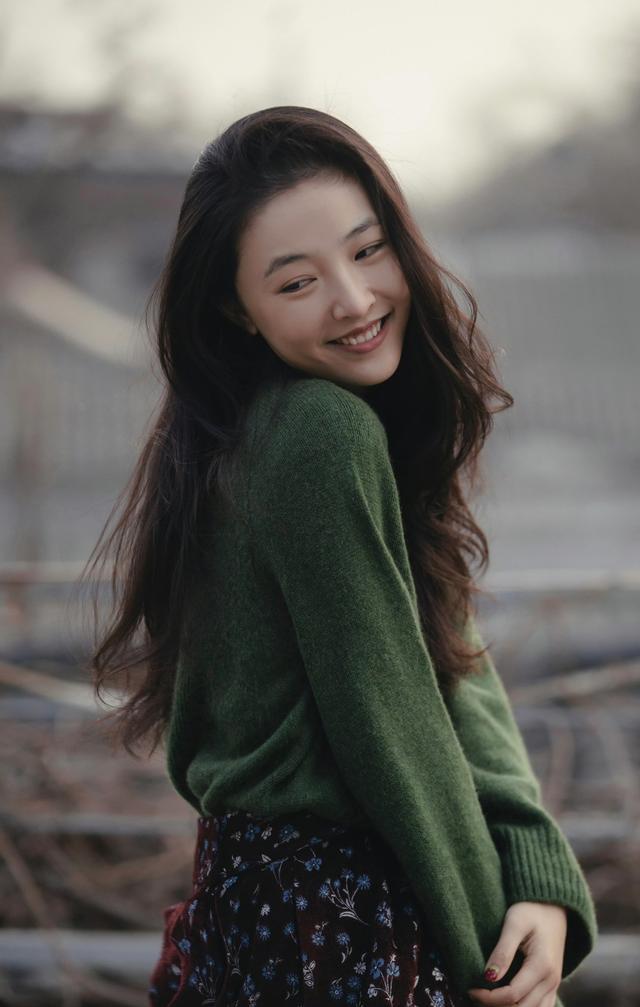 吴倩32岁生日照太治愈！笑容还是当年的模样