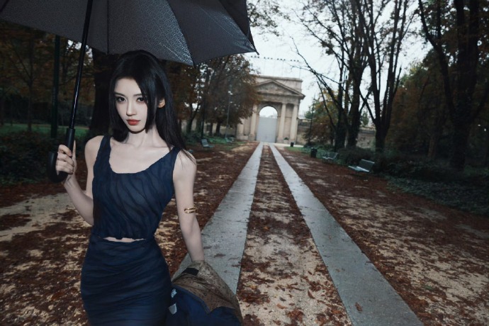 扛住G社生图！31岁鞠婧祎转型深海缪斯，美翻米兰秀场