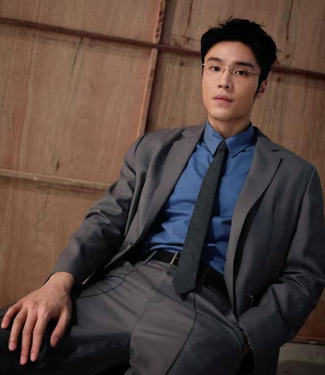 成功去油腻？TVB小生新剧中获赞奸出新高度，更被看好能夺男配角