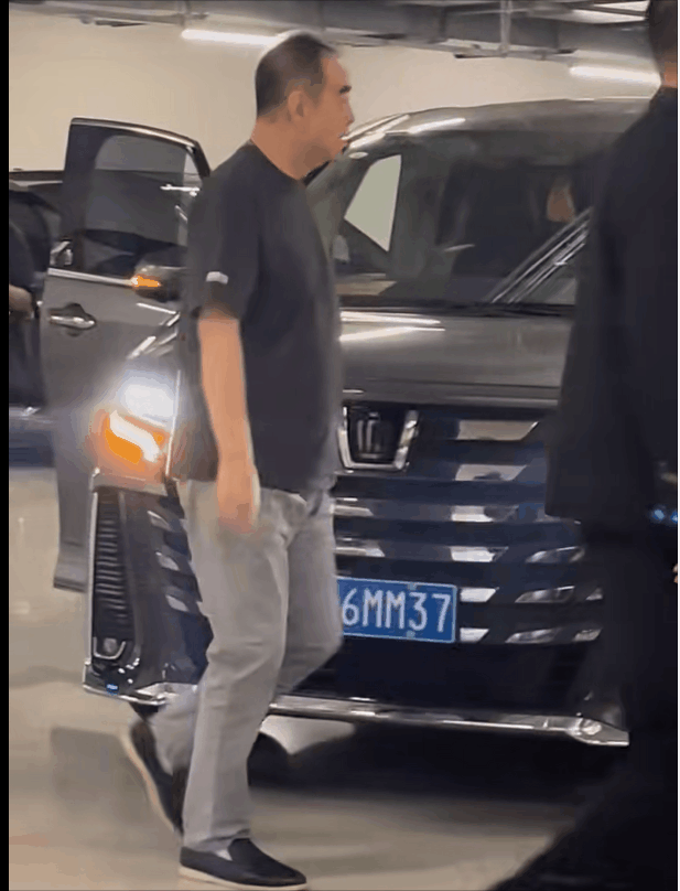 志愿军3首映：73岁陈凯歌老态龙钟，56岁陈红貌美如花，差距真大