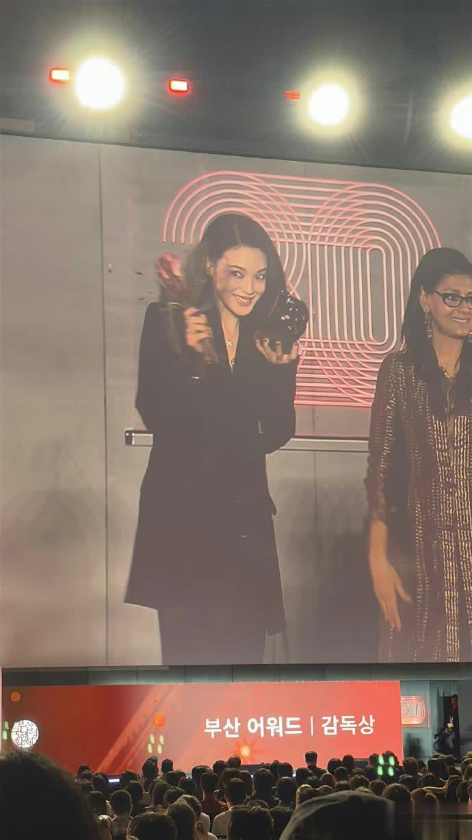 舒淇获最佳导演表白冯德伦：谢他娶了常不在家的自己